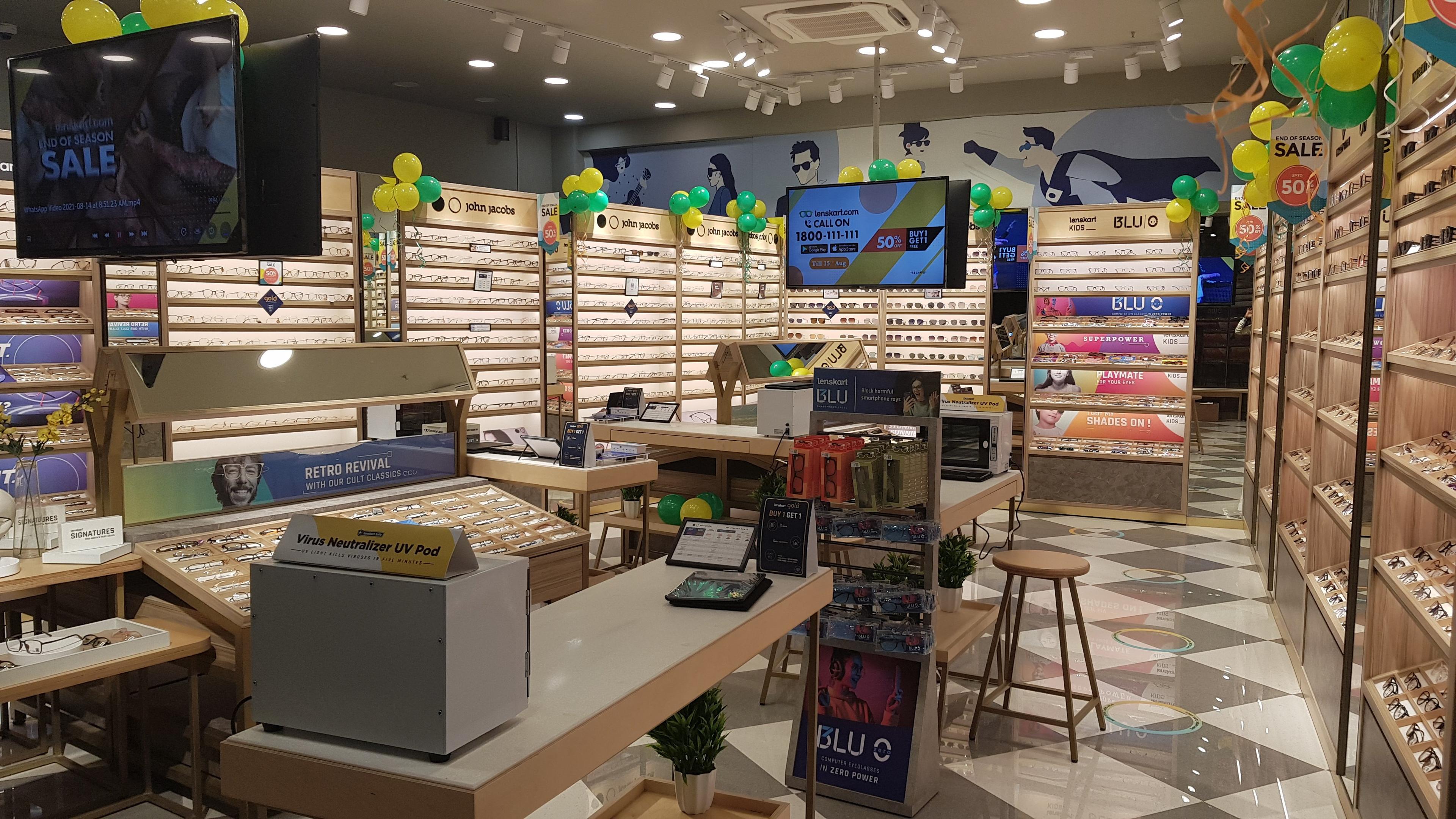 Optician Near me Lenskart in Flagship Store JM Road, Pune