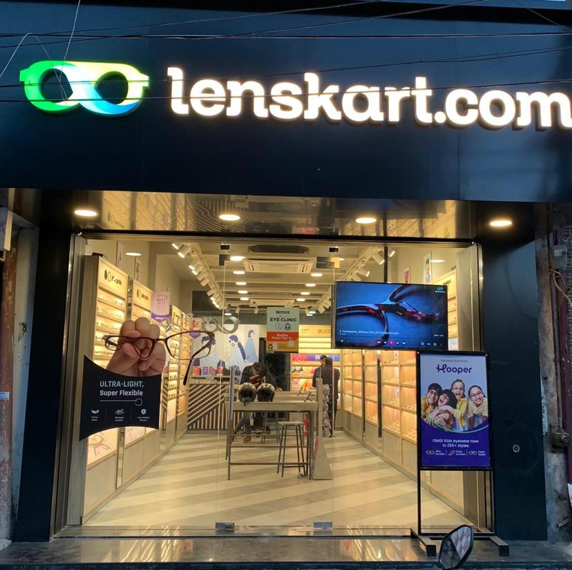 Optician Near me Lenskart in Geeta Colony, Delhi 110031